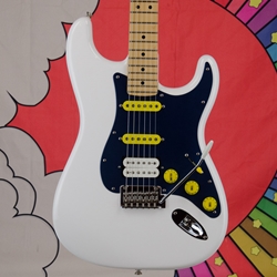 Used Fender Player Series Stratocaster SSH, Maple Fingerboard, Polar White ISS24366