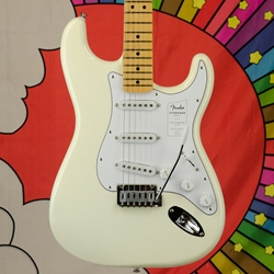 Fender Standard Stratocaster, Maple Fingerboard, White Pickguard, Olympic White 0266220505